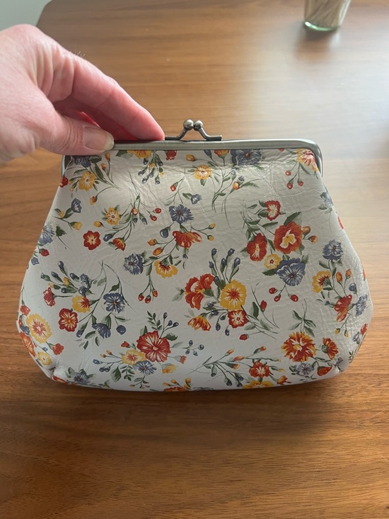 Patricia Nash Floral Kiss-Lock Clutch Bag in Cream with Yellow & Red Blooms - Picture 2 of 7